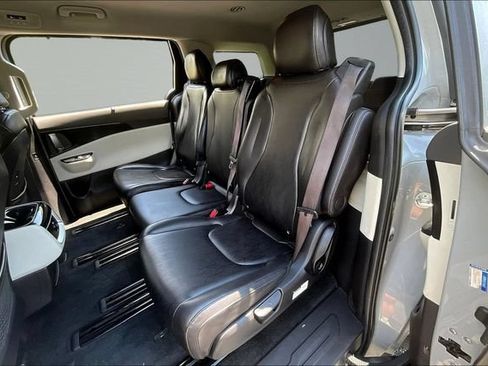 Used 2022 Kia Carnival EX FWD image 22