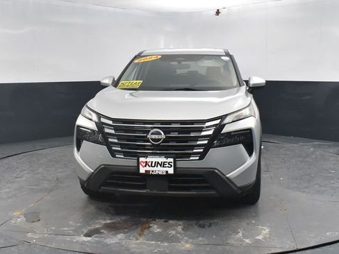 Used 2024 Nissan Rogue SV image 4