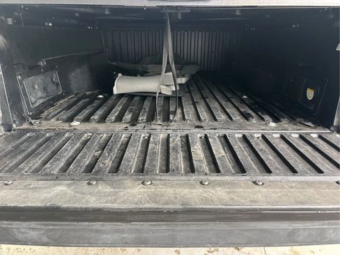 Used 2017 Toyota Tacoma TRD Off-Road w/ Tow Package AWD/4WD image 16