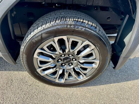 Used 2025 GMC Sierra 1500 Denali Ultimate AWD/4WD image 11