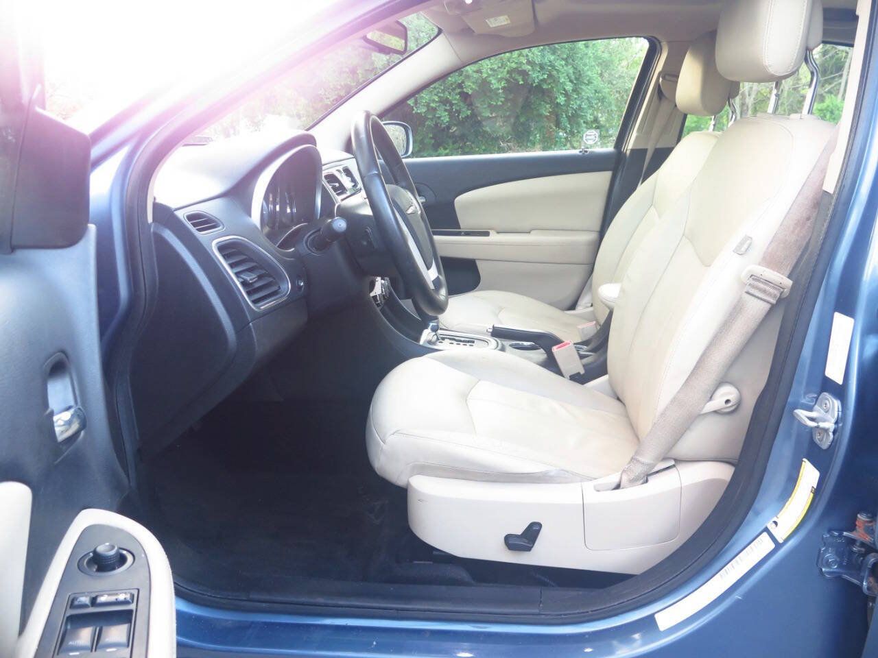 Used 2011 Chrysler 200 Limited FWD image 11