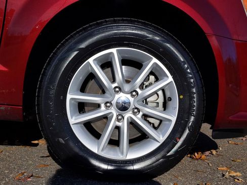 Used 2018 Dodge Grand Caravan SXT FWD image 10