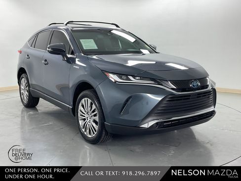 Used 2021 Toyota Venza XLE image 4