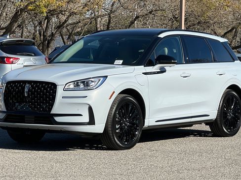 Used 2025 Lincoln Corsair Grand Touring w/ Equipment Group 301A image 8