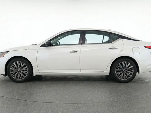 Used 2025 Nissan Altima 2.5 SV image 5