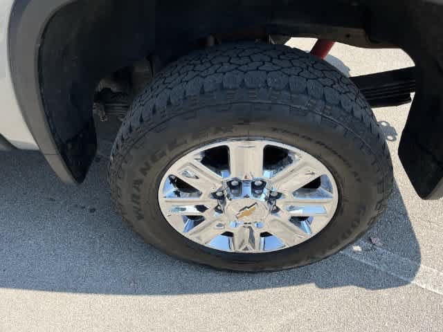 Used 2024 Chevrolet Silverado 2500 High Country w/ High Country Premium Package AWD/4WD image 12