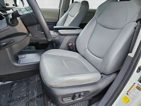 Used 2022 Toyota Sienna XLE FWD image 15