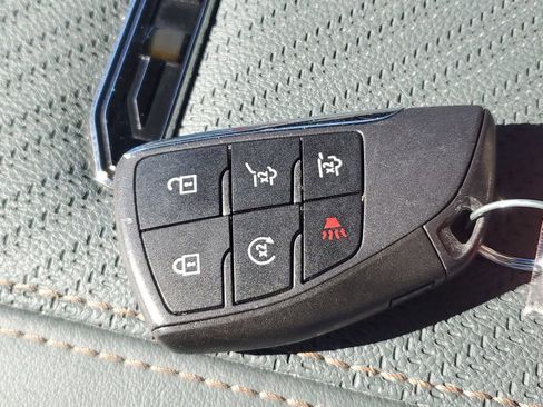 Used 2025 GMC Yukon AT4 w/ AT4 Premium Package image 28