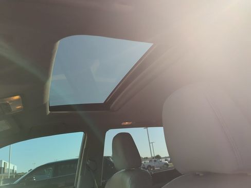 Used 2019 Toyota Highlander XLE AWD/4WD image 7