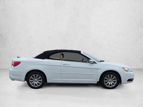 Used 2014 Chrysler 200 Touring FWD image 4
