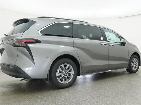 New 2026 Toyota Sienna XLE FWD image 14