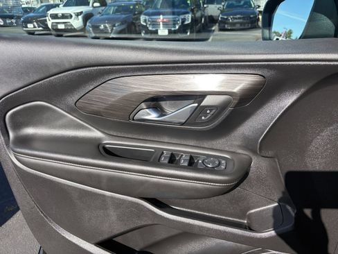 Used 2024 GMC Terrain SLE FWD image 15