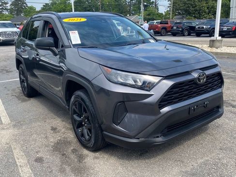 Used 2021 Toyota RAV4 LE FWD image 1
