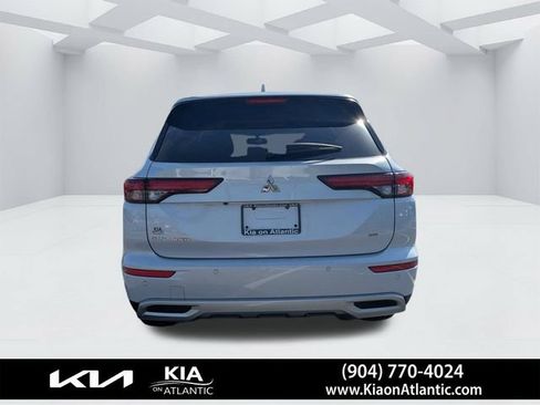Used 2023 Mitsubishi Outlander SE FWD image 4