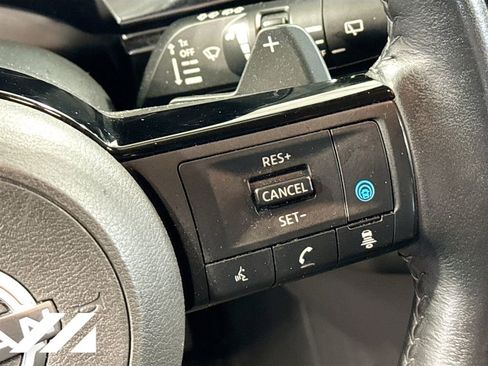 Used 2022 Nissan Pathfinder SL w/ SL Black Package AWD/4WD image 11