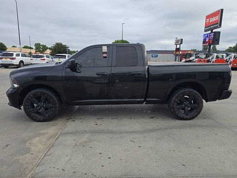 Used 2017 RAM 1500 Express w/ Black Ram 1500 Express Group AWD/4WD image 5