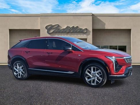 New 2025 Cadillac Optiq Luxury 2 image 2