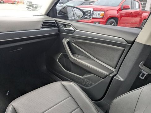 Used 2023 Volkswagen Jetta SE image 15