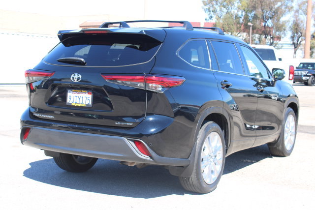 Used 2023 Toyota Highlander Limited FWD image 5