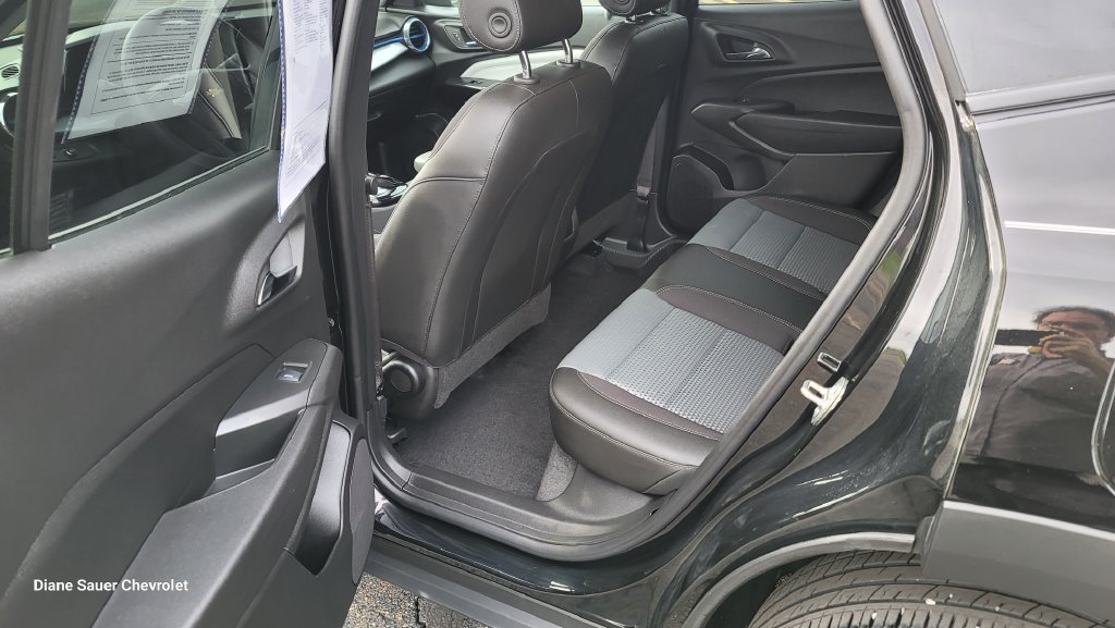 Used 2026 Chevrolet Trax LT FWD image 25