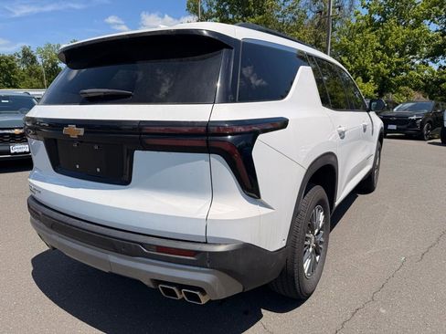 Used 2025 Chevrolet Traverse LT w/ Enhanced Driving Package FWD image 8