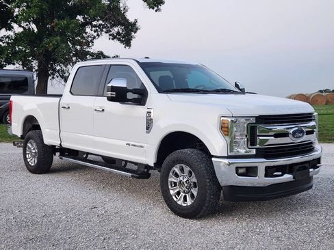 Used 2018 Ford F250 XLT w/ XLT Premium Package AWD/4WD image 7