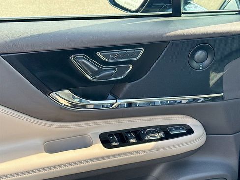 Used 2020 Lincoln Corsair Reserve w/ Elements Package image 16