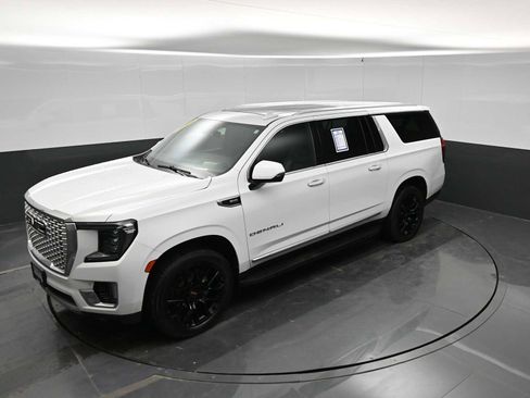 Used 2022 GMC Yukon XL Denali AWD/4WD image 27