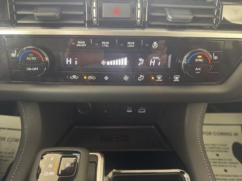 Used 2025 Nissan Pathfinder SL w/ SL Premium Package image 18