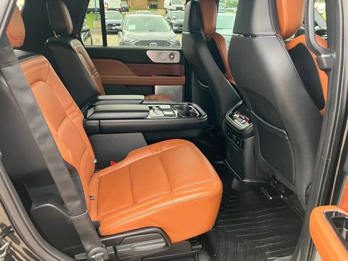 Used 2020 Lincoln Navigator Reserve w/ Equipment Group 208A Reserve AWD/4WD image 17