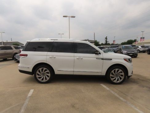 Used 2024 Lincoln Navigator Premiere AWD/4WD image 8