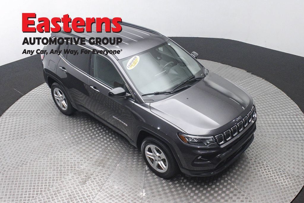 Used 2024 Jeep Compass Latitude AWD/4WD image 5