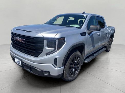 Used 2022 GMC Sierra 1500 Elevation w/ X31 Off-Road Package AWD/4WD image 4