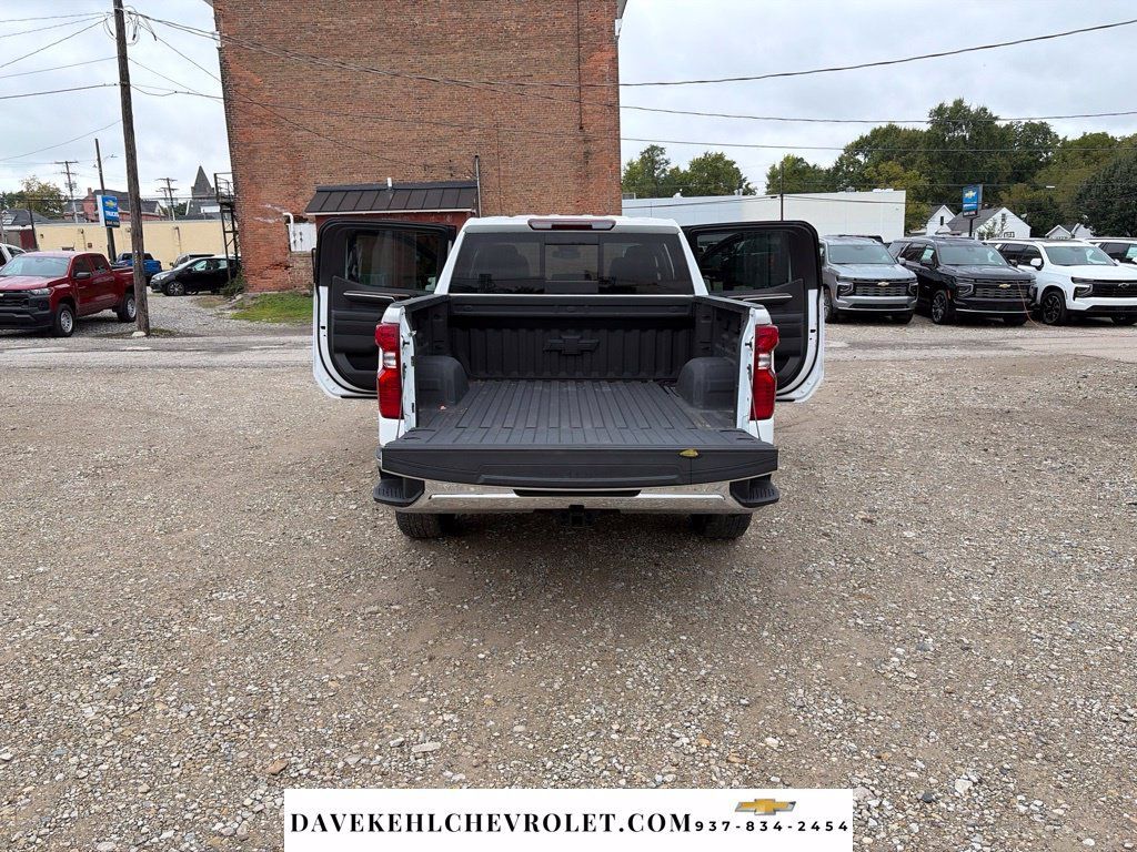 Used 2023 Chevrolet Silverado 1500 LT w/ Leather Package AWD/4WD image 28