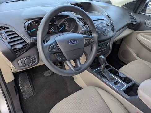 Used 2017 Ford Escape SE image 2
