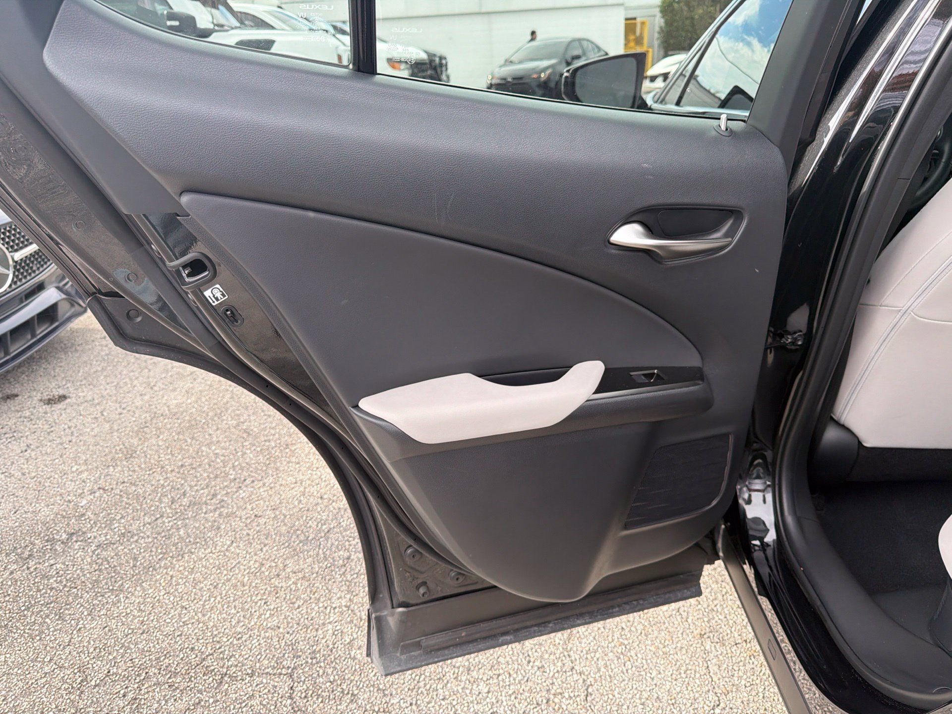Used 2025 Lexus UX 300h FWD w/ Accessory Package (Z1) image 12