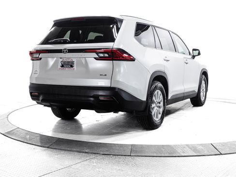 Certified 2024 Toyota Grand Highlander XLE image 12