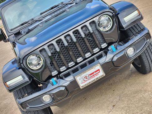 Used 2023 Jeep Wrangler Unlimited Sahara AWD/4WD image 14