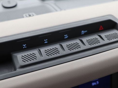 Used 2023 Ford Bronco Wildtrak image 28