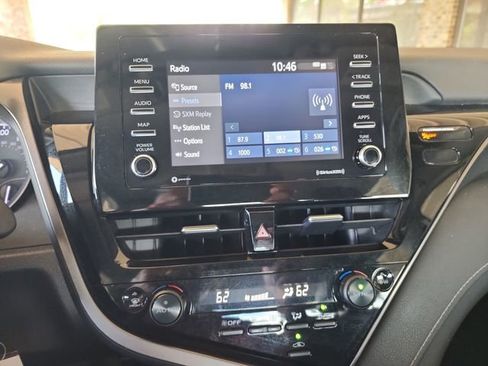 Used 2022 Toyota Camry SE image 17