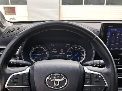 Used 2020 Toyota Highlander Platinum AWD/4WD image 18