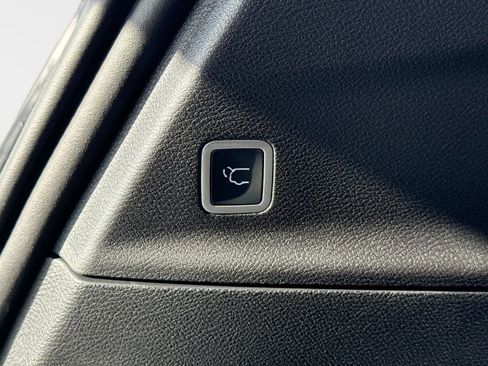 New 2026 Chrysler Pacifica Pinnacle image 13