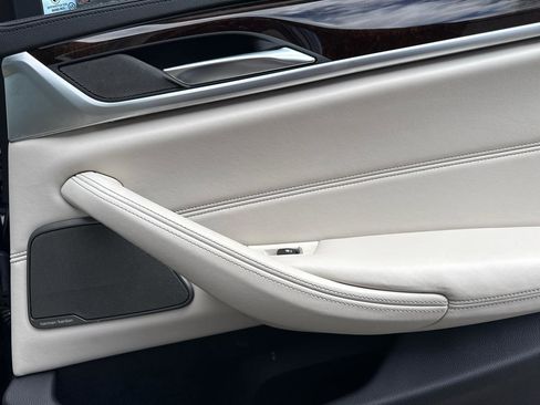 Used 2017 BMW 530i xDrive image 37