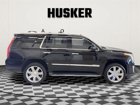 Used 2020 Cadillac Escalade Premium Luxury image 4