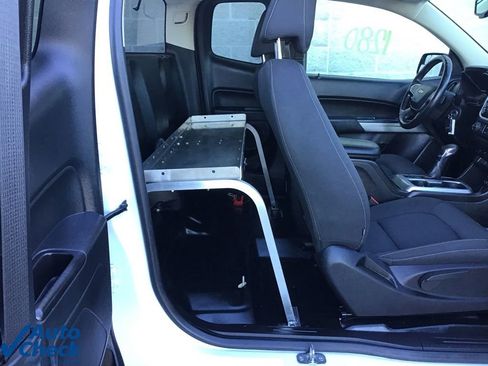 Used 2022 Chevrolet Colorado LT w/ Fleet Safety Package image 15