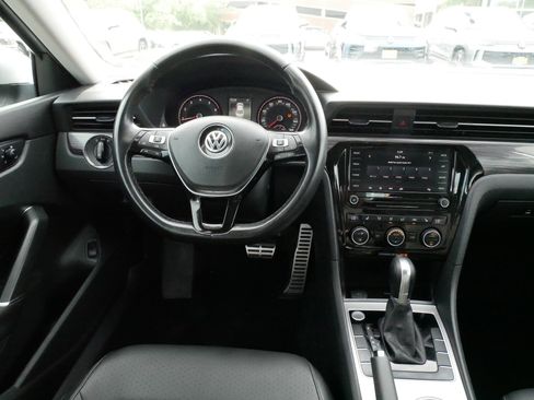 Used 2020 Volkswagen Passat 2.0T R-Line FWD image 9