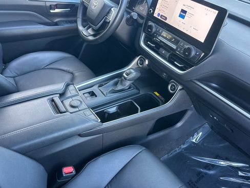 Used 2025 Toyota Grand Highlander FWD image 34