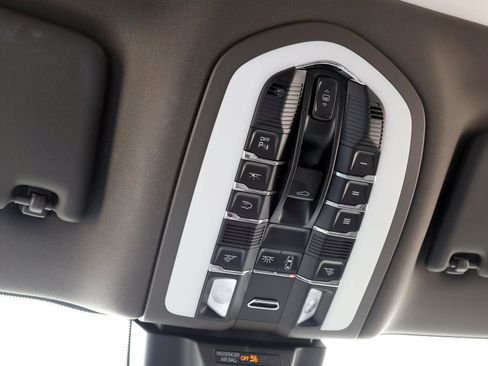 Used 2021 Porsche Macan image 53