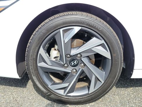 Certified 2025 Hyundai Elantra Sport image 25