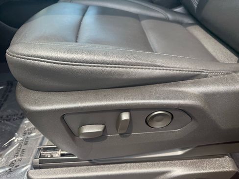 Used 2024 Chevrolet Tahoe LT w/ Luxury Package image 17